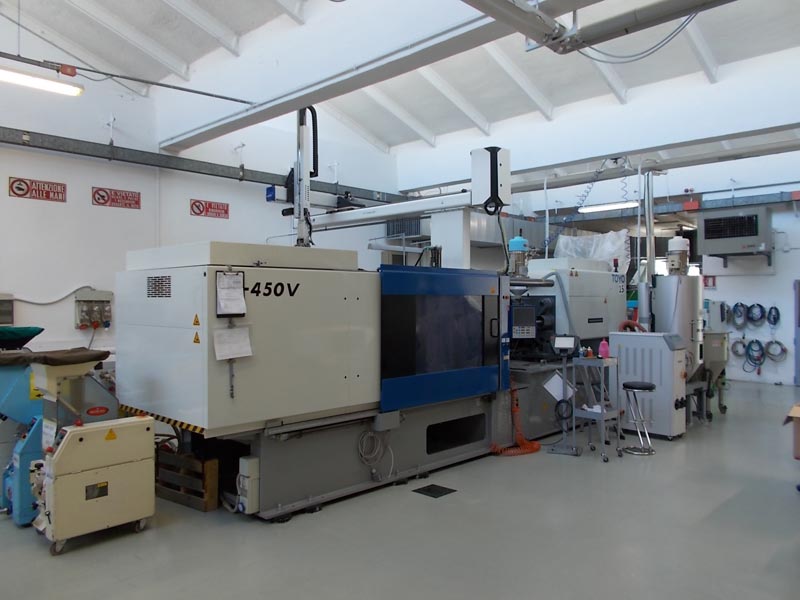 Macchine per stampaggio materie plastiche